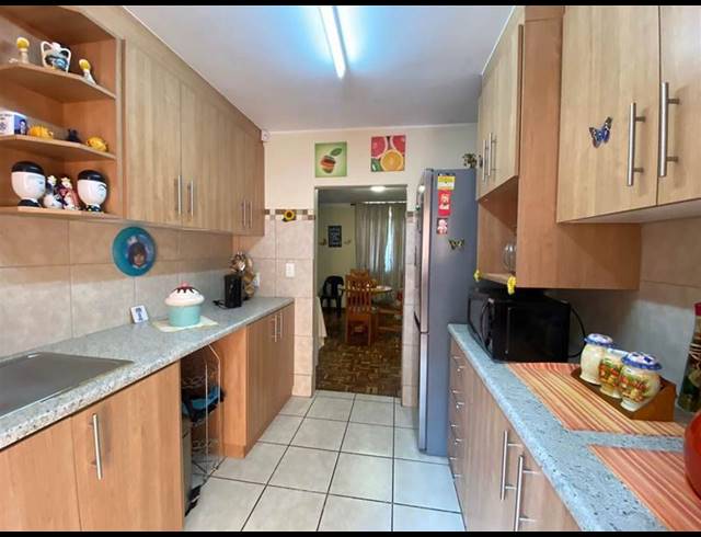 3 BEDROOM APARTMENT FOR SALE IN WOODHAVEN